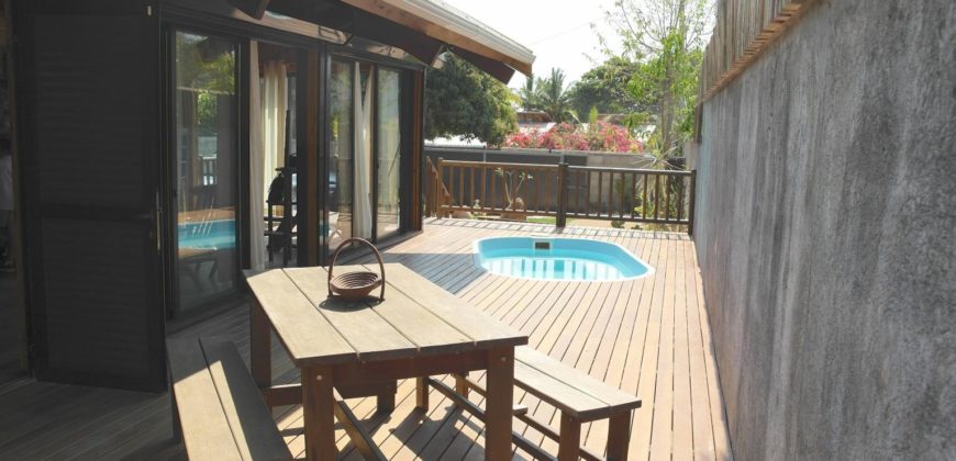 Ravissante villa F3 en bois avec piscine, Rivière Noire