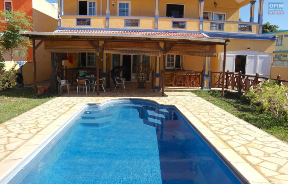 Grande villa F4 avec piscine, Albion Grande villa F4 avec piscine, Albion