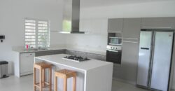 Agréable villa neuve avec piscine et vue imprenable,Tamarin