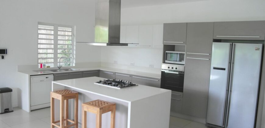 Agréable villa neuve avec piscine et vue imprenable,Tamarin