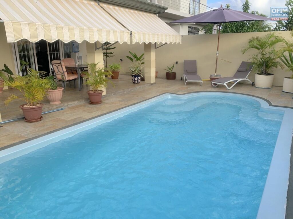Belle villa F4 à étage avec piscine, Flic en Flac