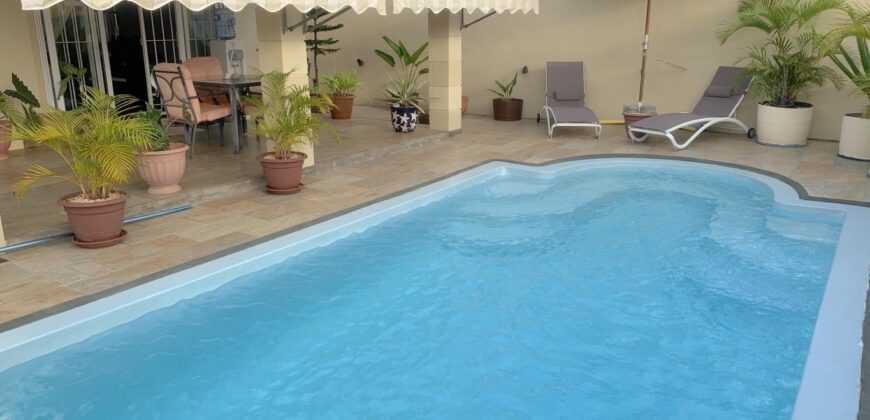 Belle villa F4 à étage avec piscine, Flic en Flac