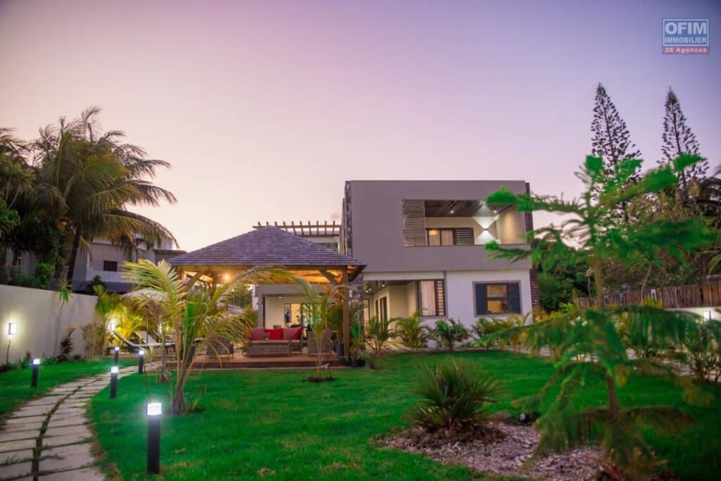 Villa de grand standing type F5 avec piscine, Pointe aux Canonniers