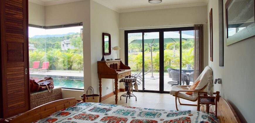 Luxueuse villa de trois chambres avec piscine, Rivière Noire