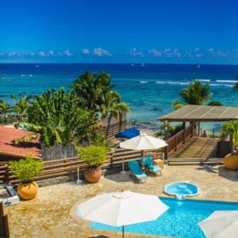 Agréable appartement au bord de l’océan avec piscine, Tamarin
