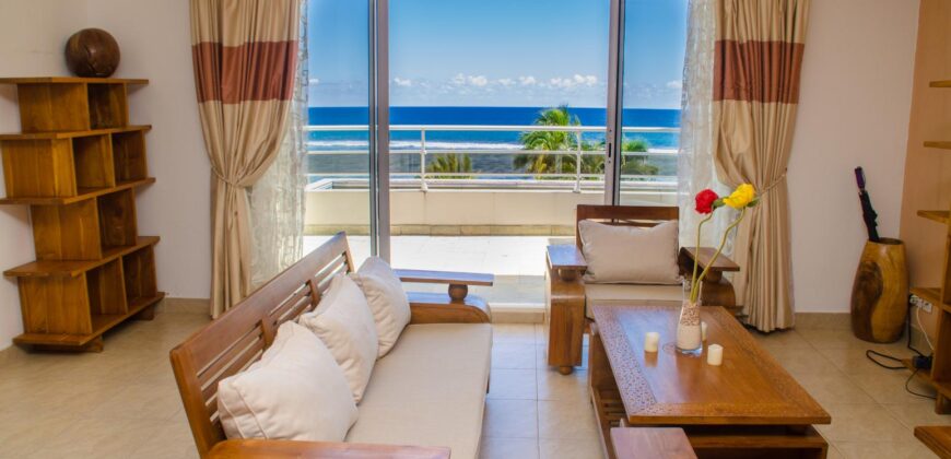 Agréable appartement au bord de l’océan avec piscine, Tamarin