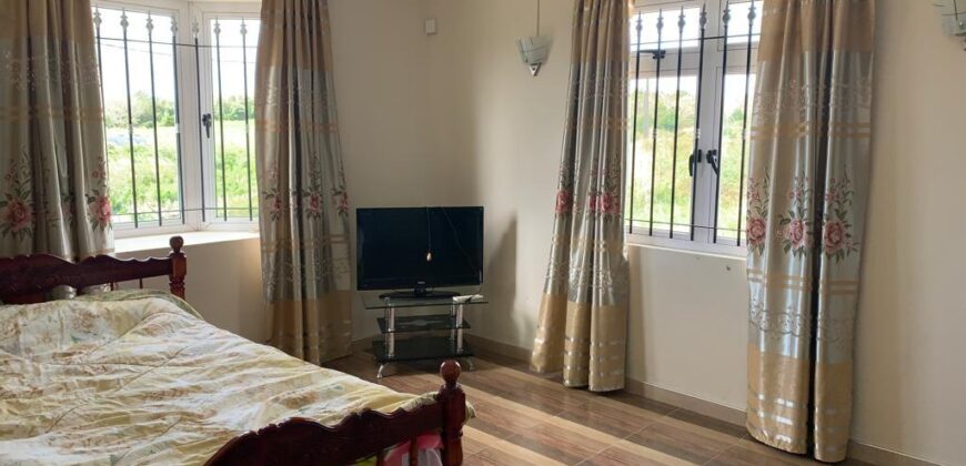 Grande maison familiale avec piscine, Upper Vale
