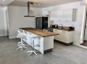 Duplex de 146 m2 pied dans l’eau accessible aux étrangers, Tamarin