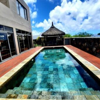 Sublime villa de 250 m2 avec une belle piscine en ardoise, Chemin 20 pieds