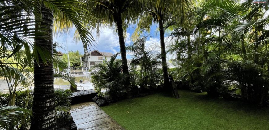 Magnifique duplex pied dans l’eau accessible aux étrangers, Rivière Noire