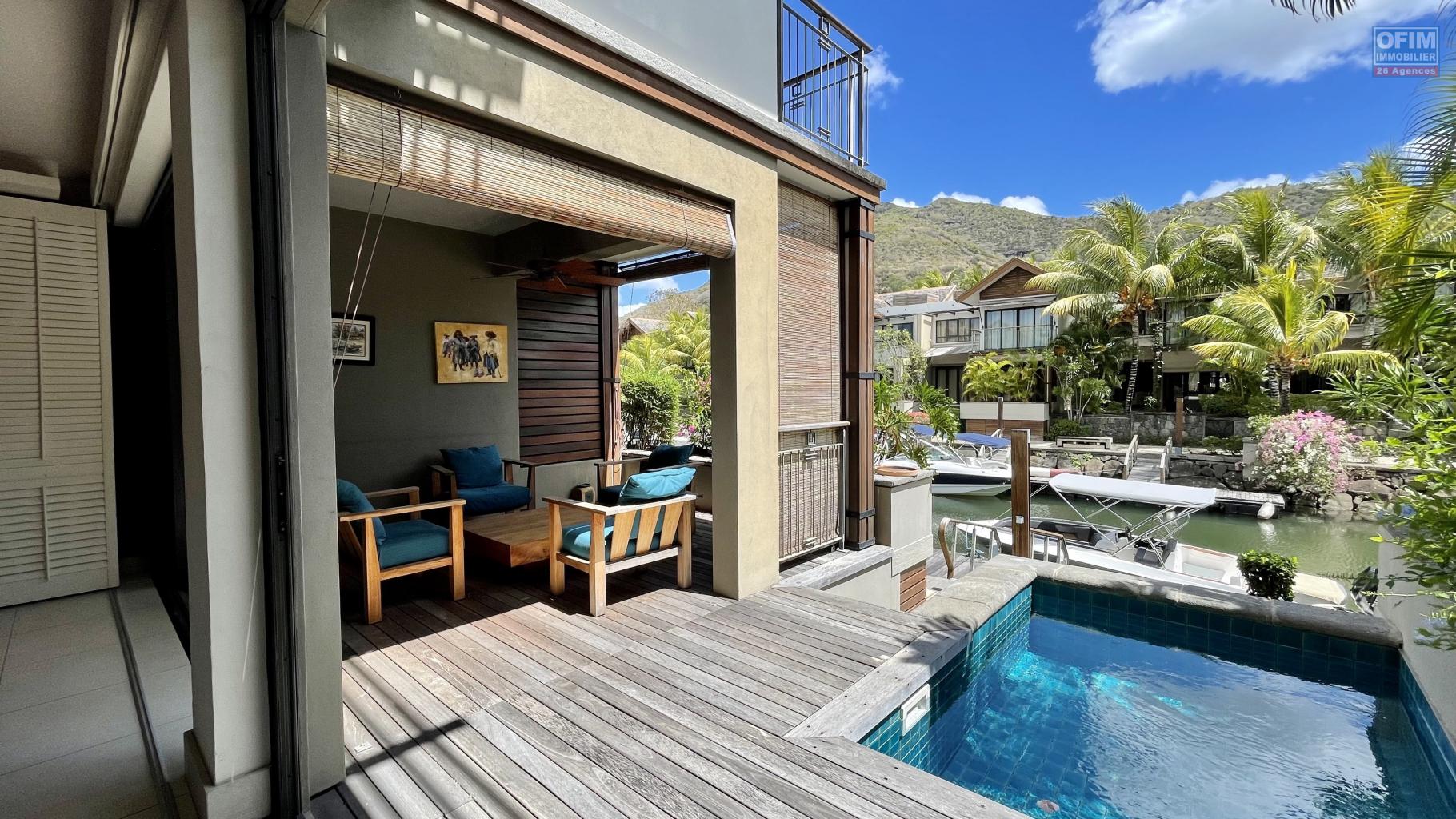 A vendre Superbe duplex T4 accessible aux étrangers pied dans l'eau