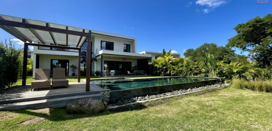 Splendide villa T5 à étage avec vue imprenable sur la baie, Tamarin