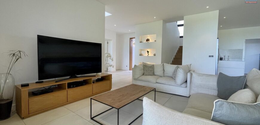 Splendide villa T5 à étage avec vue imprenable sur la baie, Tamarin