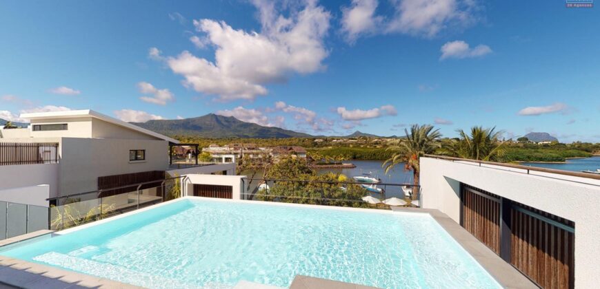 Magnifique penthouse de 472 m2 pieds dans l’eau, Rivière-Noire