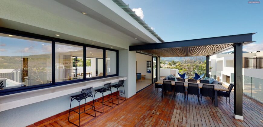 Magnifique penthouse de 472 m2 pieds dans l’eau, Rivière-Noire
