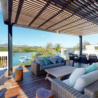 Magnifique penthouse de 472 m2 pieds dans l’eau, Rivière-Noire