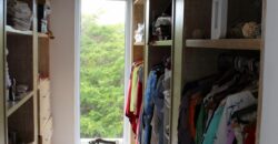 Lumineux penthouse + studio indépendant accessible aux étrangers avec vue sur un domaine privé, Flic en Flac