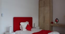 Lumineux penthouse + studio indépendant accessible aux étrangers avec vue sur un domaine privé, Flic en Flac