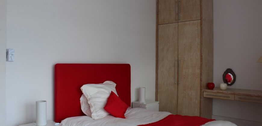 Lumineux penthouse + studio indépendant accessible aux étrangers avec vue sur un domaine privé, Flic en Flac