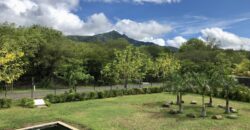 Sublime villa de 640 m2 dans un domaine clôturé avec vue sur la montagne, Rivière-Noire