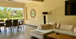 Sublime villa de 640 m2 dans un domaine clôturé avec vue sur la montagne, Rivière-Noire