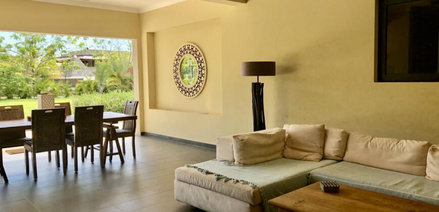 Sublime villa de 640 m2 dans un domaine clôturé avec vue sur la montagne, Rivière-Noire