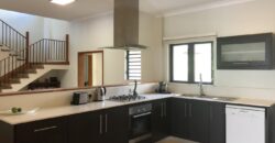 Sublime villa de 640 m2 dans un domaine clôturé avec vue sur la montagne, Rivière-Noire