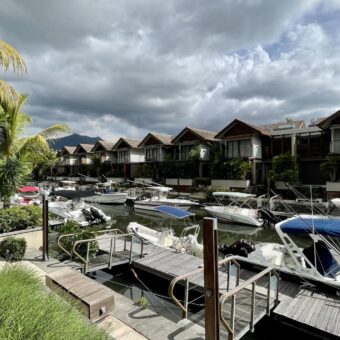 Bel appartement T4 pied dans l’eau accessible aux étrangers, Rivière-Noire