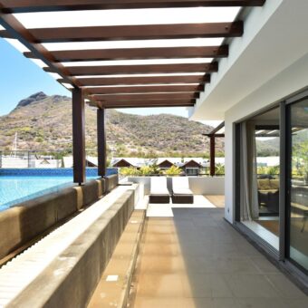 Lumineux penthouse T5 avec piscine et vue sur montagne, Rivière-Noire