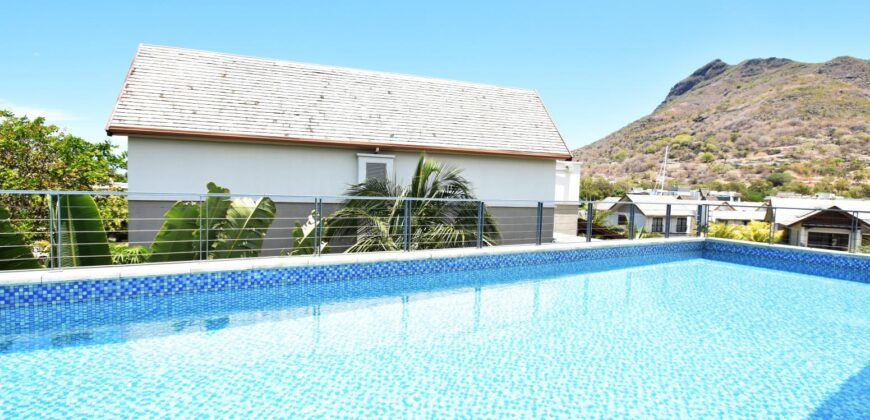 Lumineux penthouse T5 avec piscine et vue sur montagne, Rivière-Noire