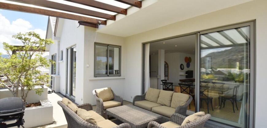 Lumineux penthouse T5 avec piscine et vue sur montagne, Rivière-Noire