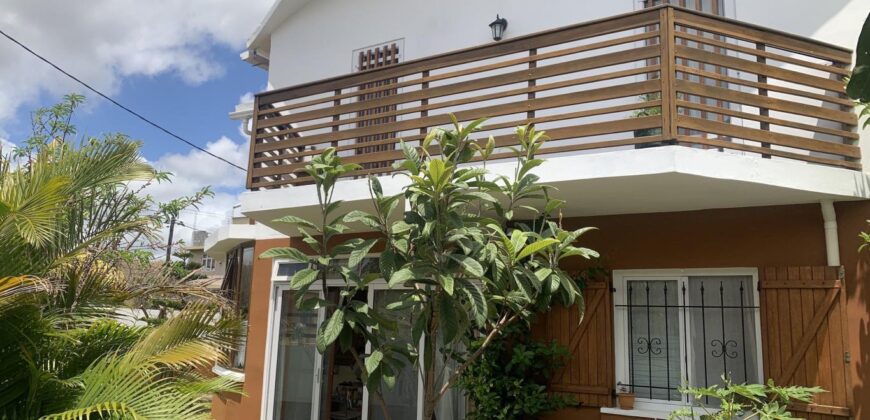 Spacieuse maison T5 de 211 m2 facile d’accès, Bambous
