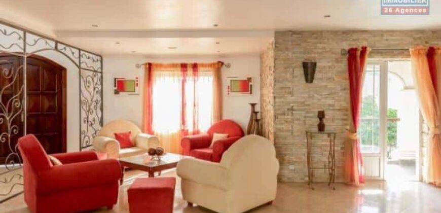 Spacieuse maison meublée de 558 m2 proche de toutes commodités, Beau- Bassin