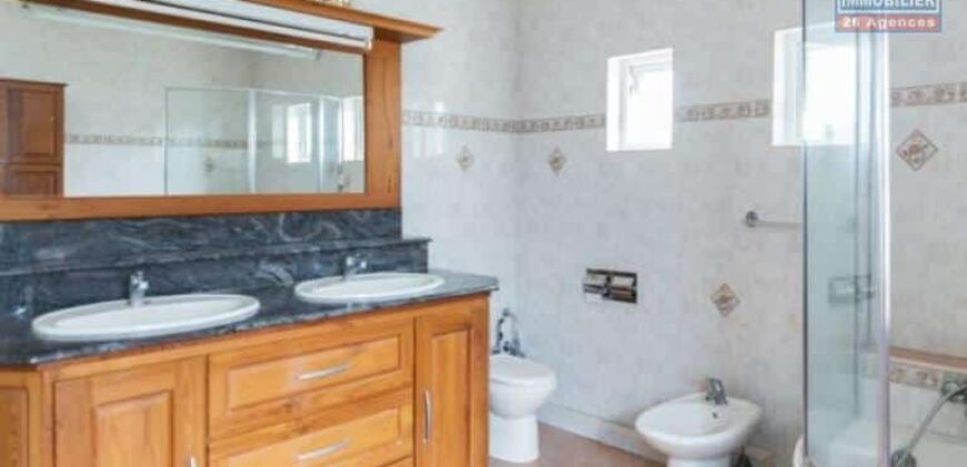 Spacieuse maison meublée de 558 m2 proche de toutes commodités, Beau- Bassin