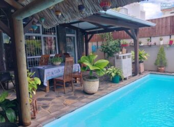 Grande villa F6 de 400 m2 avec piscine privée, Mont Choisy