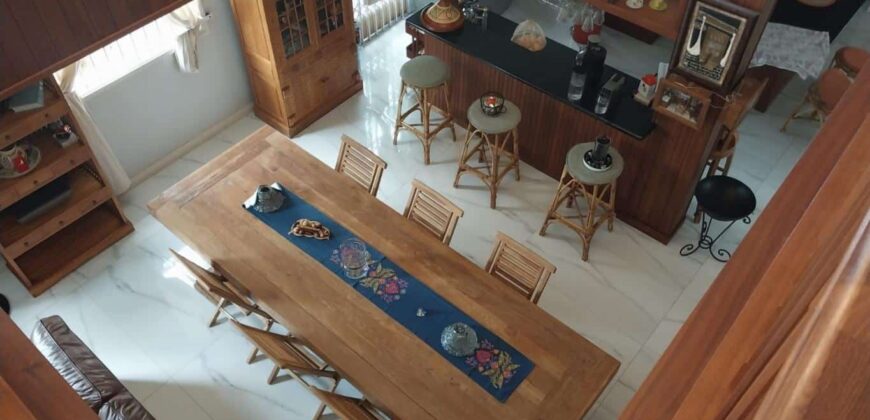 Grande villa F6 de 400 m2 avec piscine privée, Mont Choisy