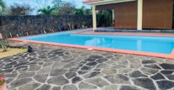 Grande villa familiale de type F5 avec piscine dans la région de Calodyne