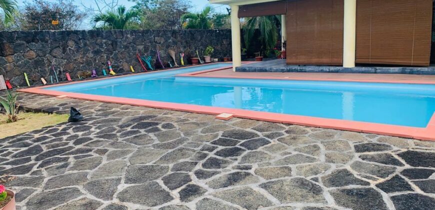 Grande villa familiale de type F5 avec piscine dans la région de Calodyne