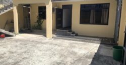 Maison T5 avec une grande cour au calme, Quatre Bornes