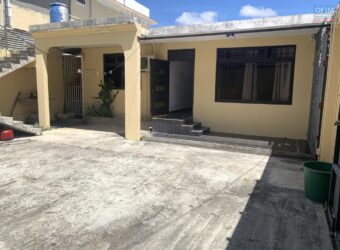 Maison T5 avec une grande cour au calme, Quatre Bornes