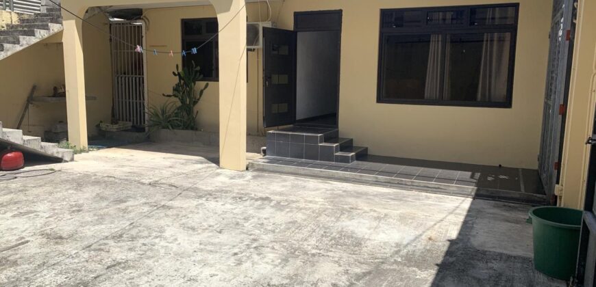 Maison T5 avec une grande cour au calme, Quatre Bornes