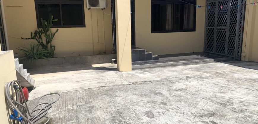 Maison T5 avec une grande cour au calme, Quatre Bornes