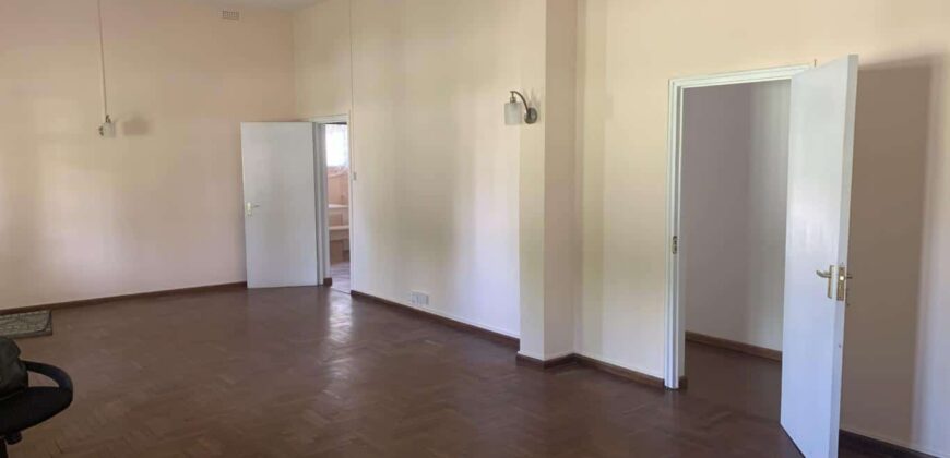 Spacieuse maison F6 avec deux dépendances, Vieux Quatre Bornes