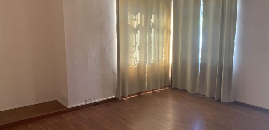 Spacieuse maison F6 avec deux dépendances, Vieux Quatre Bornes