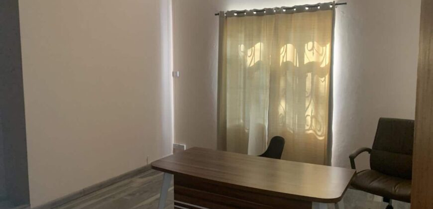 Spacieuse maison F6 avec deux dépendances, Vieux Quatre Bornes