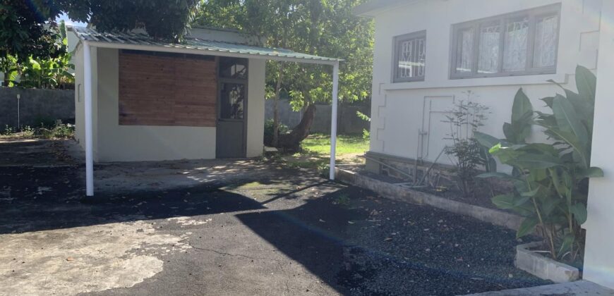 Spacieuse maison F6 avec deux dépendances, Vieux Quatre Bornes