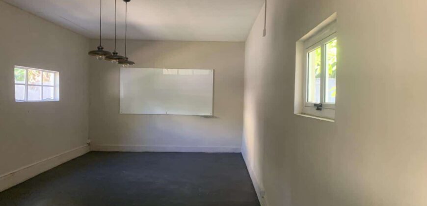 Spacieuse maison F6 avec deux dépendances, Vieux Quatre Bornes