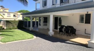 Spacieuse villa de 250 m2 avec garage, Flic en Flac