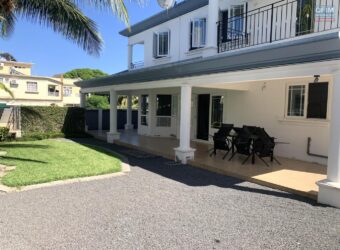 Spacieuse villa de 250 m2 avec garage, Flic en Flac