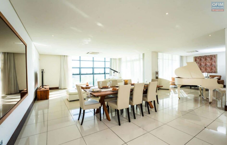 Très bel appartement de 245 m2 situé proche de la plage, Grand Baie